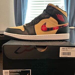 Air Jordan 1 Mid SE Black/Yellow/Red